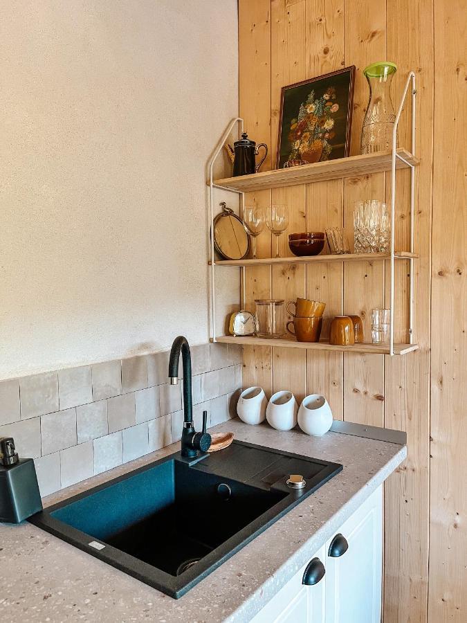 Elysian Fields - The Island Tiny House Bed & Breakfast Sadu Exterior photo