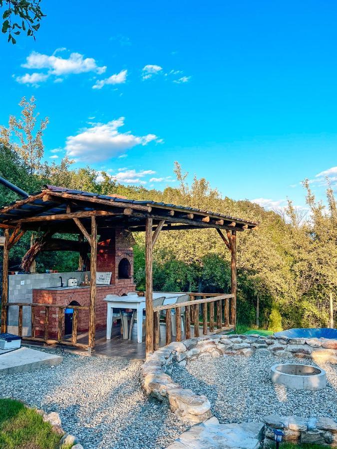 Elysian Fields - The Island Tiny House Bed & Breakfast Sadu Exterior photo