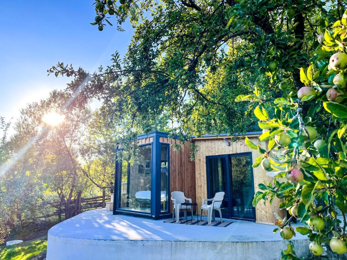 Elysian Fields - The Island Tiny House Bed & Breakfast Sadu Exterior photo